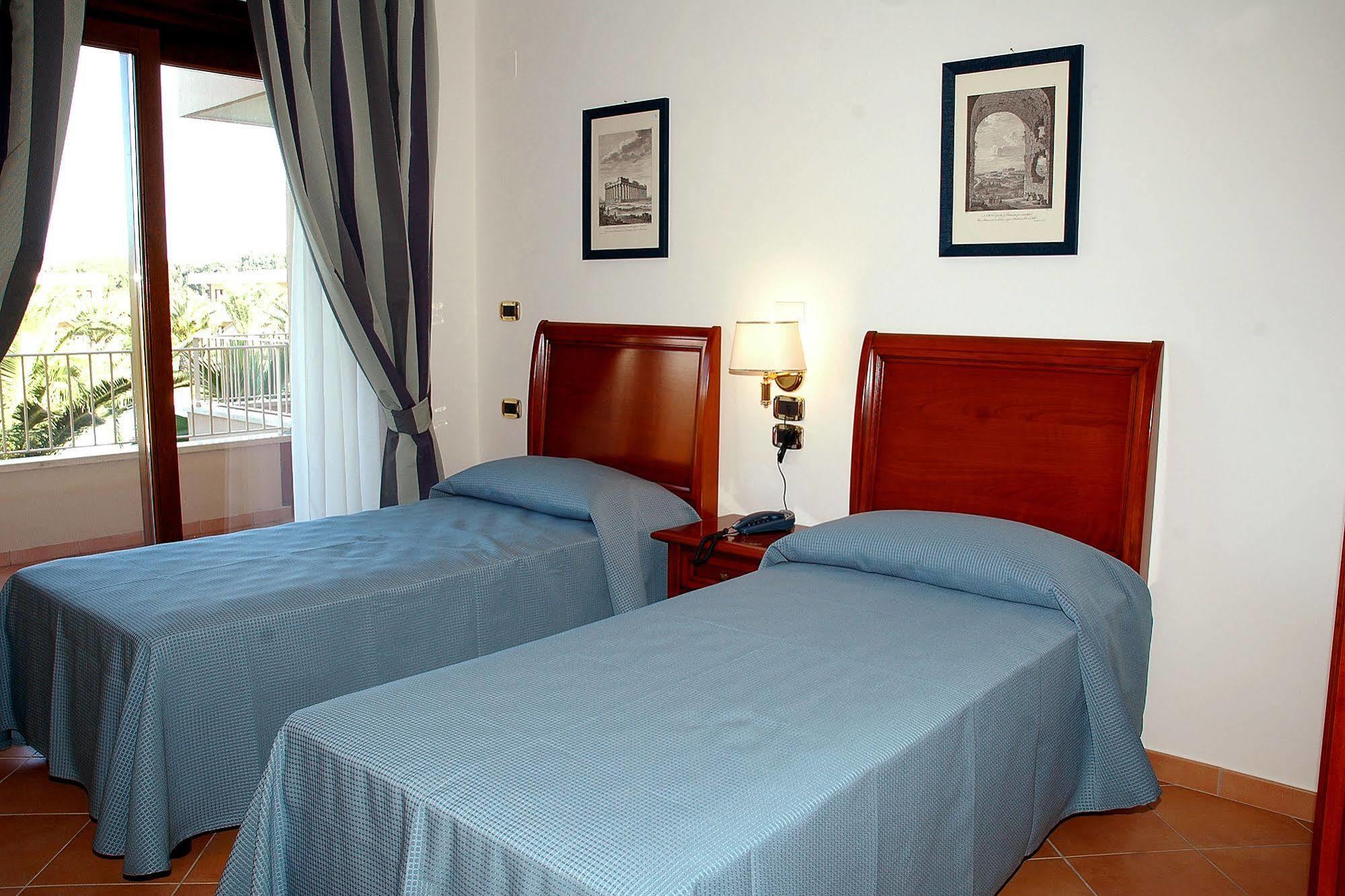 פסטום Minerva Resort Hotel חדר תמונה